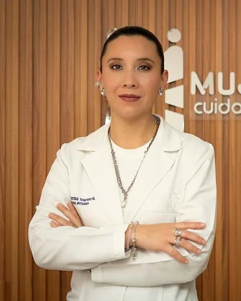 Md. Cristina Tenorio N., Especialista en Medicina Interna en Centro Médico Mujer Integral